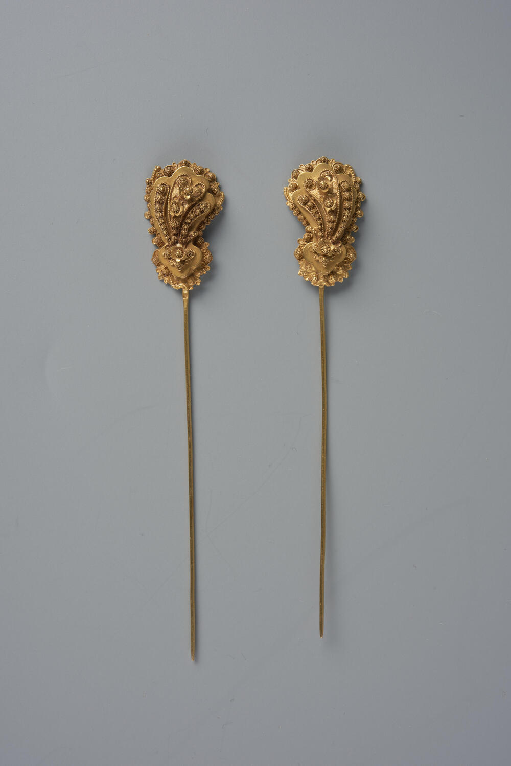 Paar gouden kapspelden, Zandvoort, 1890–1910
