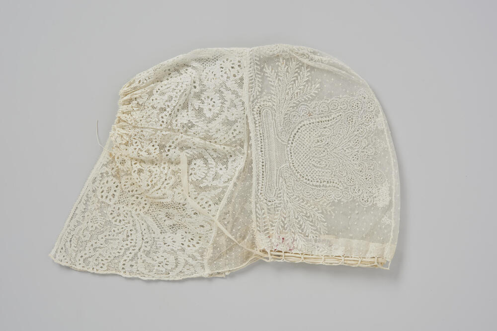 Hul of 'ronde muts', gedragen bij de Hooglandse dracht, voor 1957