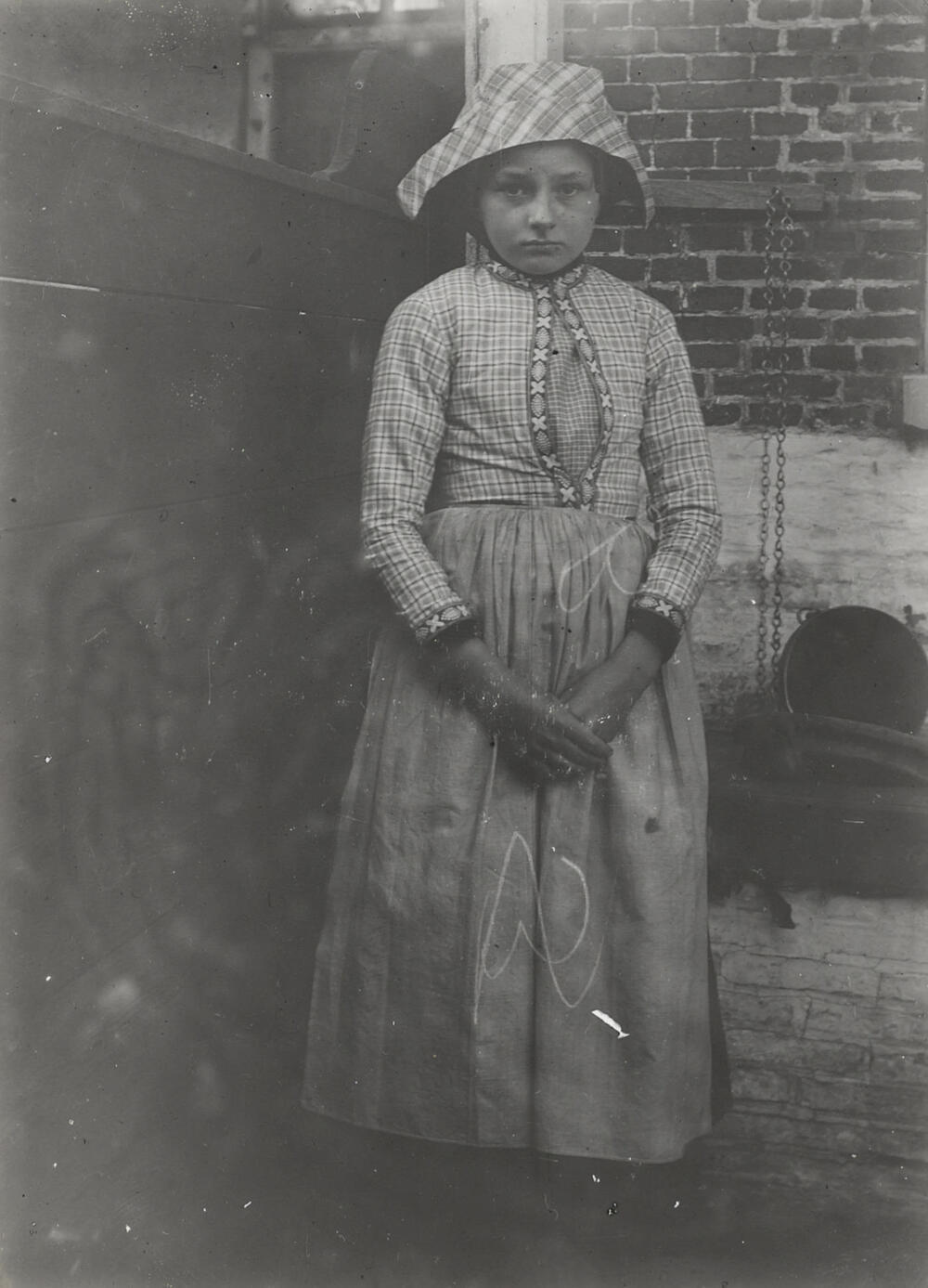 Meisje in Hindelooper dracht, circa 1915