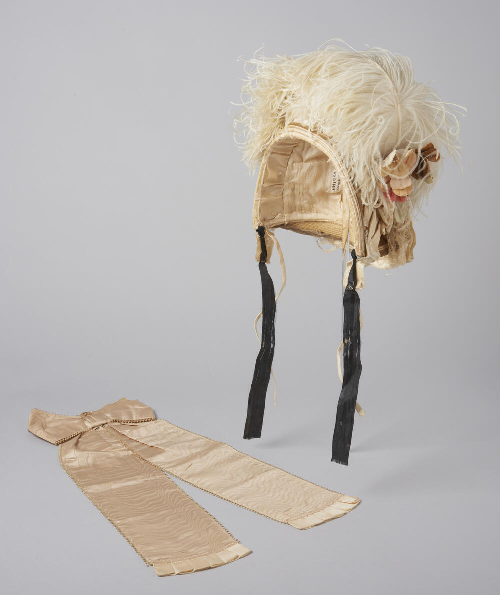 Kapothoed met strik, Kampen, 1900–1950