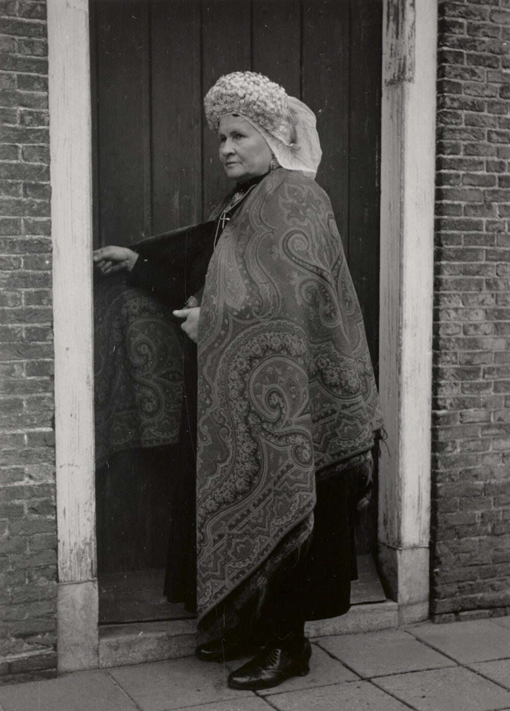 Vrouw uit Princenhage in streekdracht, 1950