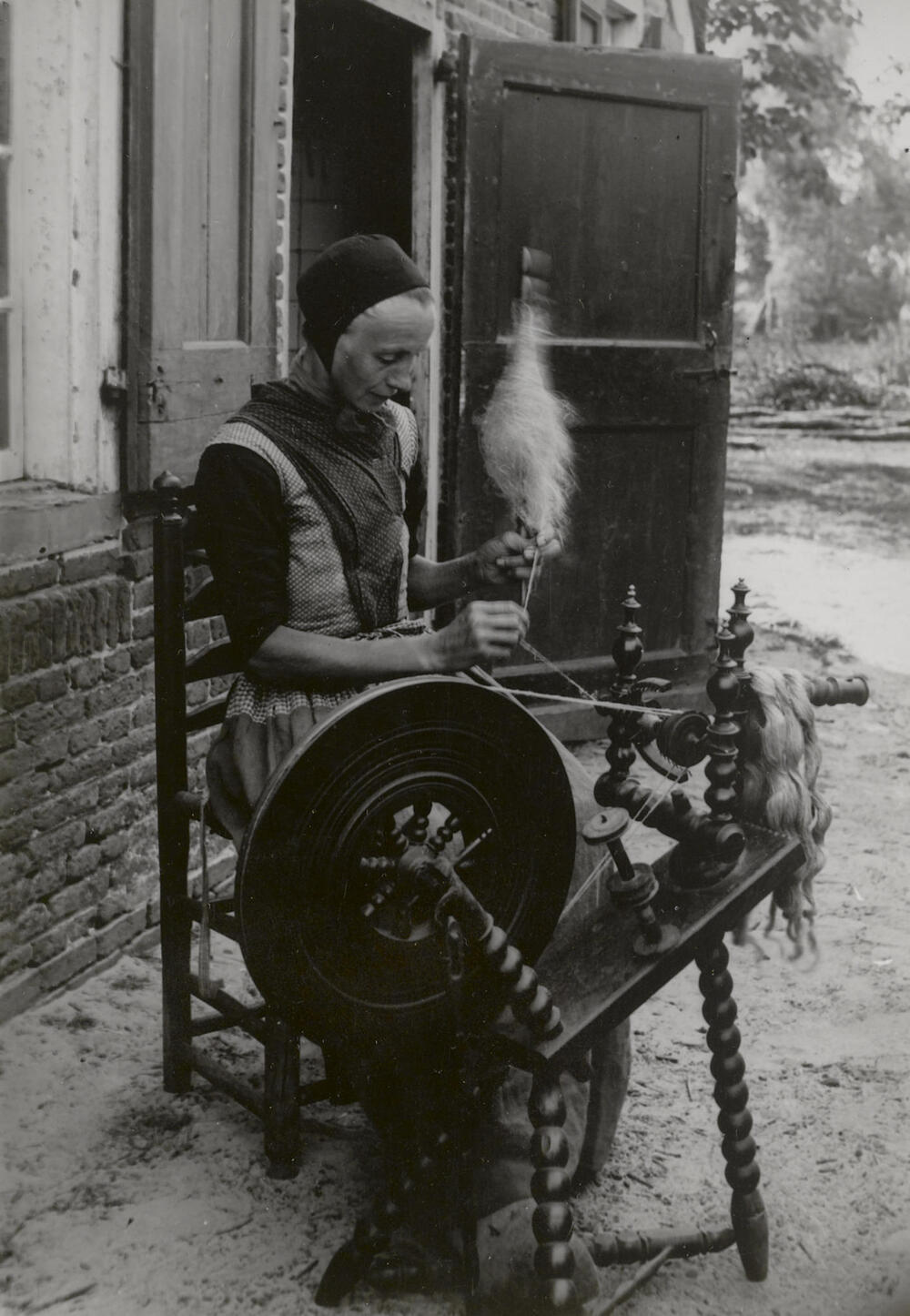 Spinnen van vlas, Den Ham, 1899