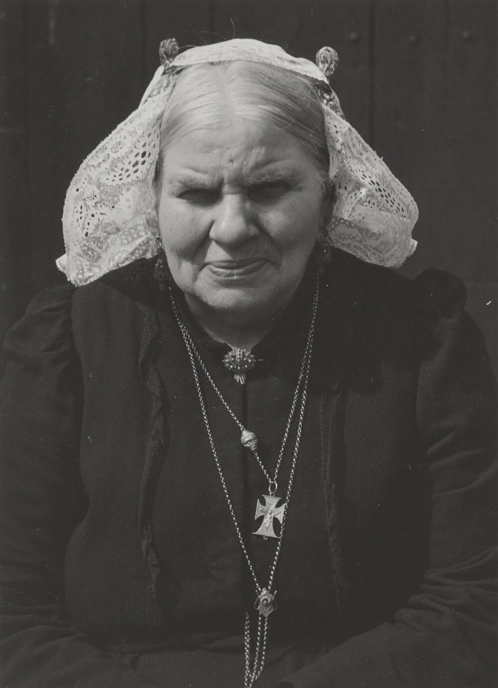 Mevrouw Vos in streekdracht uit Blaricum, 1952