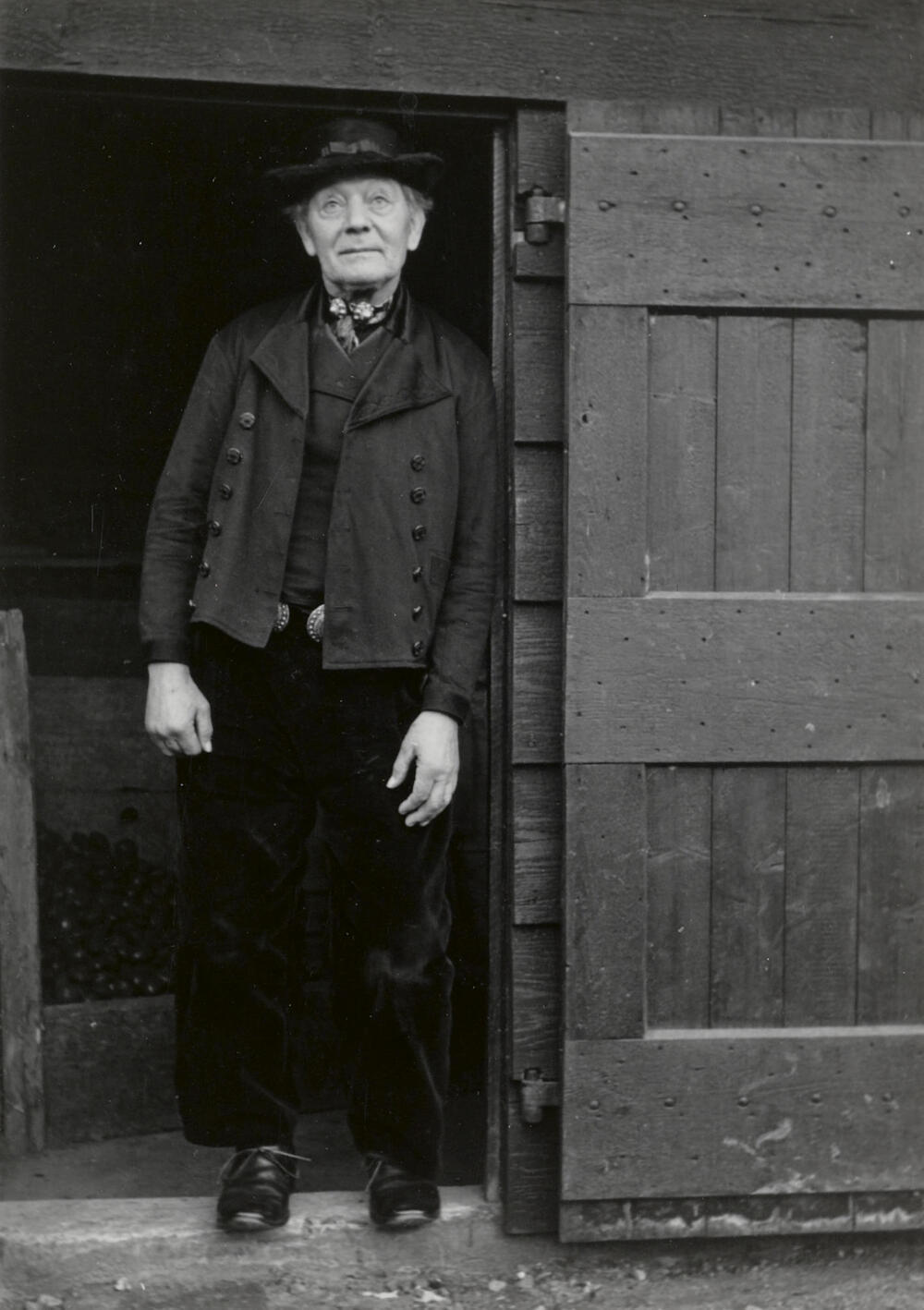 Klaas Remijn uit 's-Heerenhoek in katholieke Zuid-Bevelandse dracht, 1950