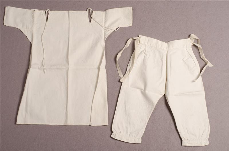 Lange poppenonderbroek en lang poppenachthemd