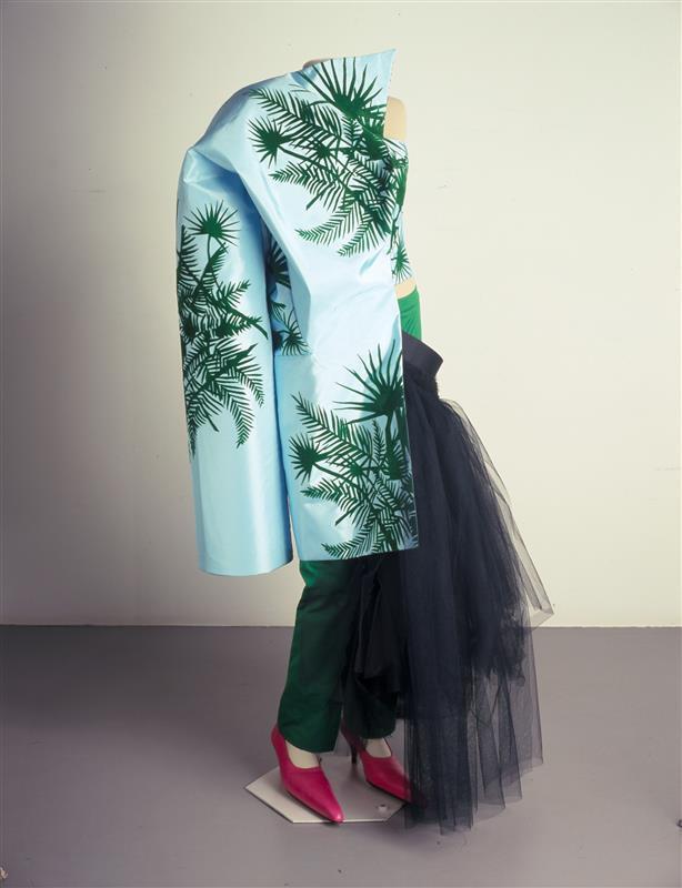 Damesensemble 'Farm/Parade II' bestaande uit jas, broek en petticoat