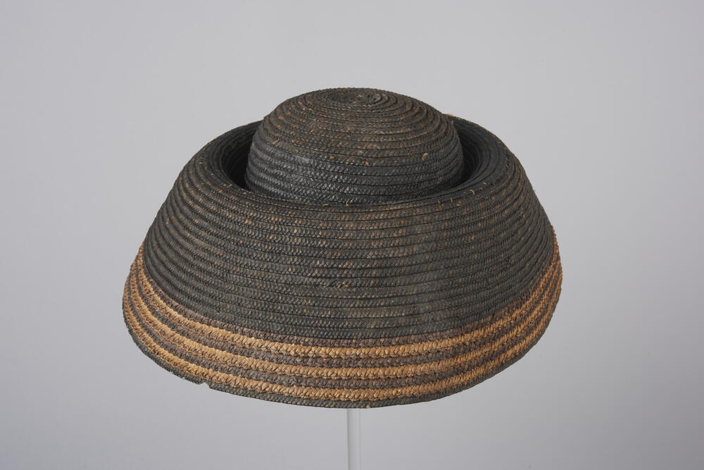 Strohoed of 'flappert' voor in het werk, Staphorst, 1875–1925