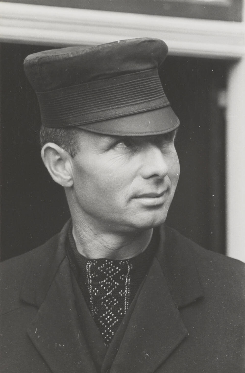 Man in streekdracht, Huizen, 1945