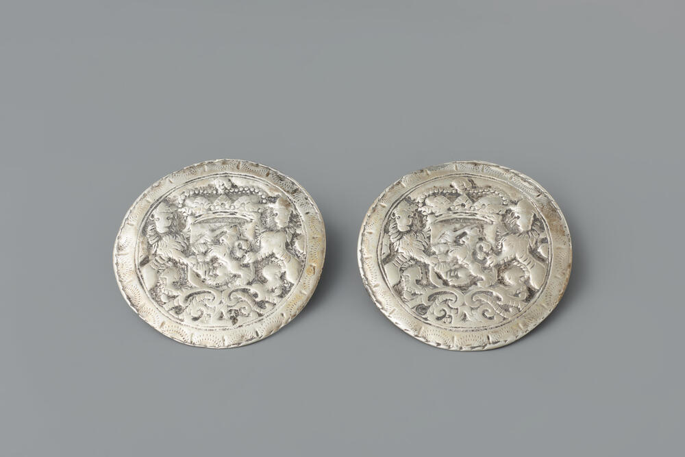 Paar zilveren klepknopen, Walcheren, 1828–1849