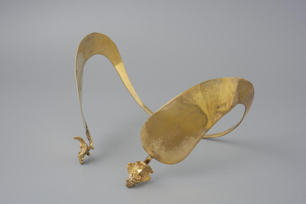 Verguld oorijzer, Friesland, circa 1780