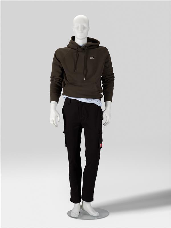 Ensemble bestaande uit hoodie, broek en t-shirt