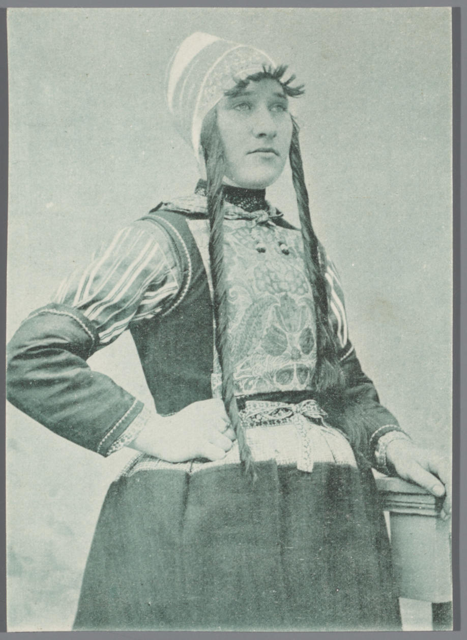 Vrouw in Marker streekdracht