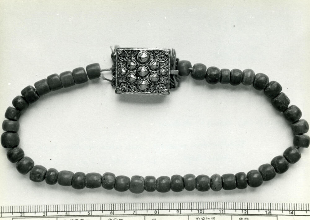 Halssnoer, Laren, 1952