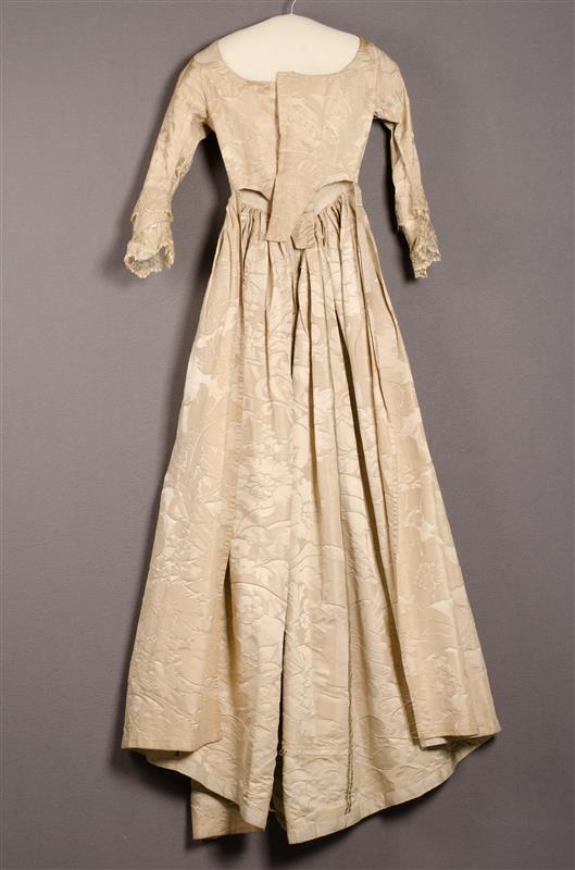 Robe à l'anglaise bestaande uit overjapon en rok