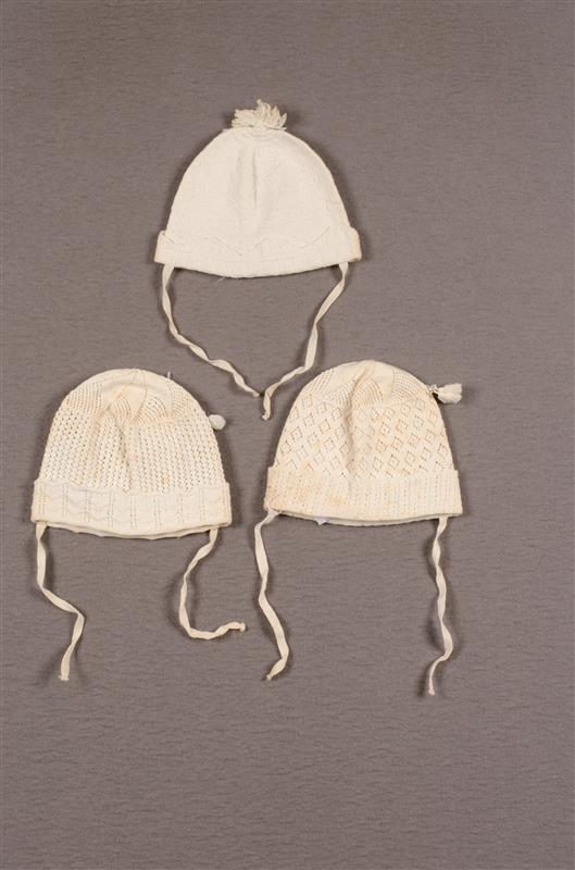 Drie kindermutsjes