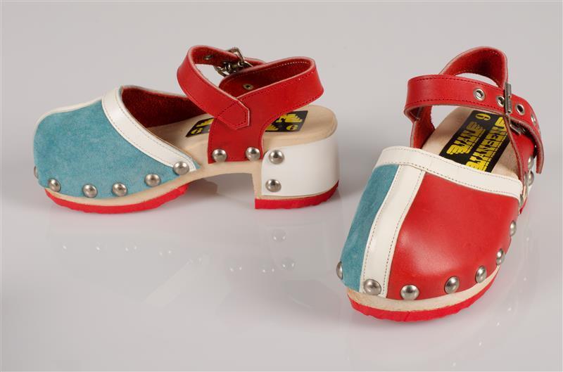 Paar kinderklompschoenen