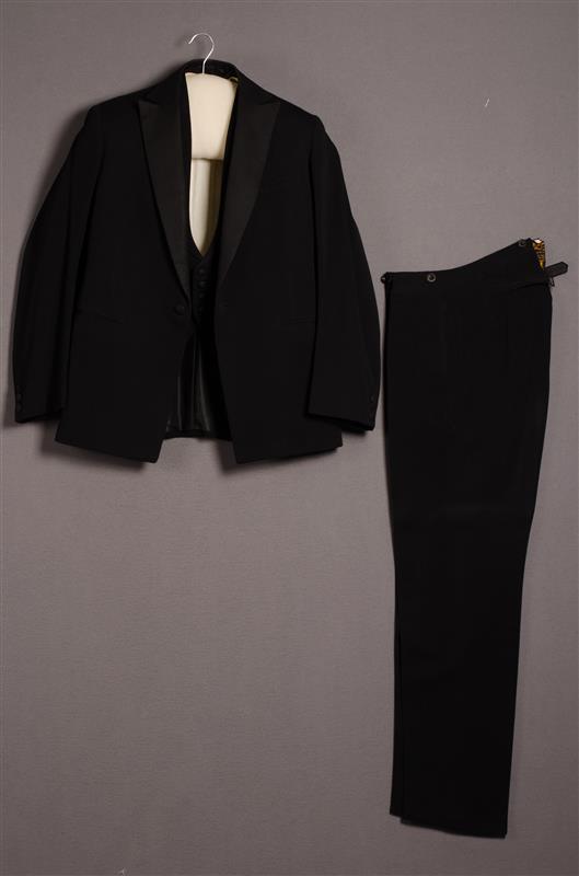 Driedelig herenensemble bestaande uit jas, broek en vest (smoking)