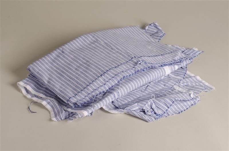 Diverse lappen blauw gestreepte katoen