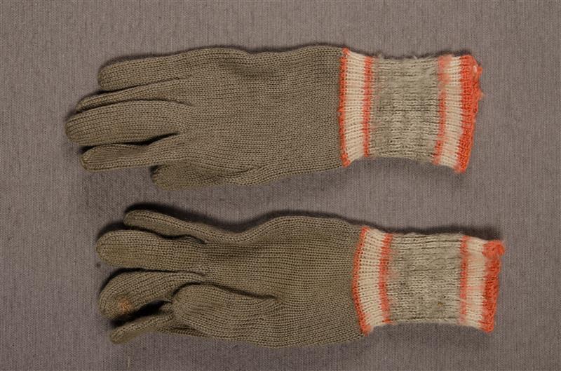 Paar kinderhandschoenen
