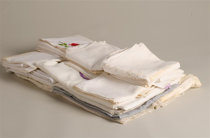 Doos met diversen interieurtextiel