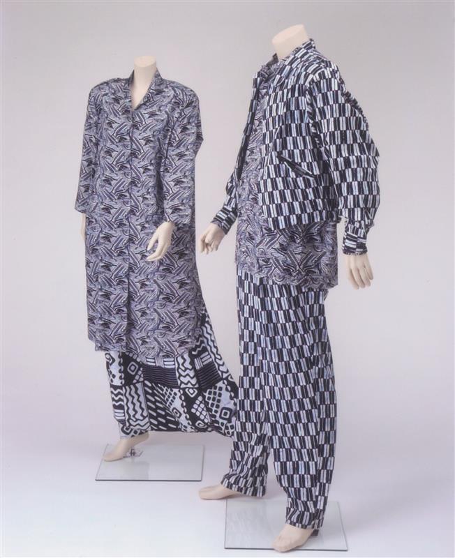 Damesensemble bestaande uit blouse en rok