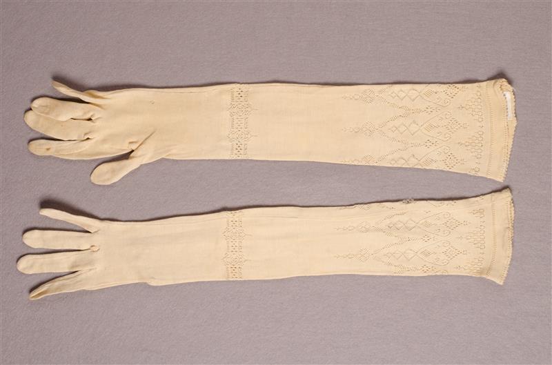 Paar lange dames-zomerhandschoenen