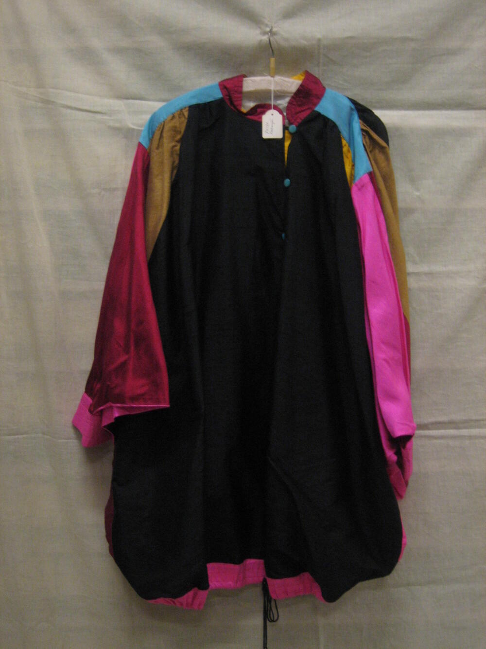Jurk van diverse kleuren wilde zijde, zeer wijd, ballonvormig model met apart ingezette…