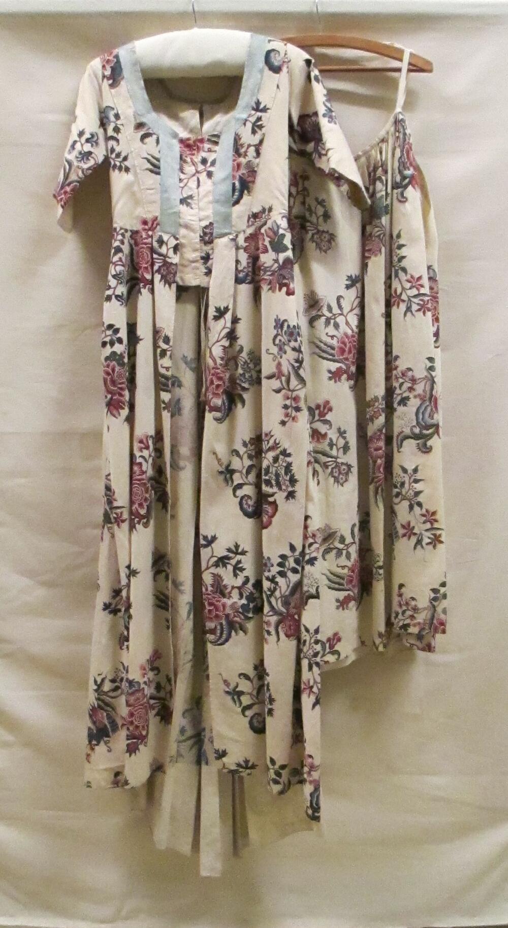 Robe a la francaise
