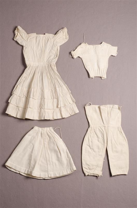 Diverse poppenkleding