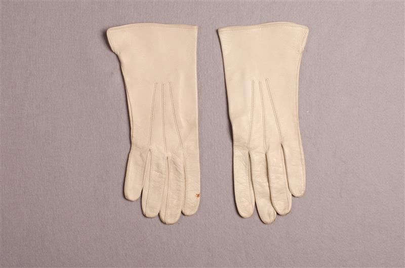 Paar damestrouwhandschoenen
