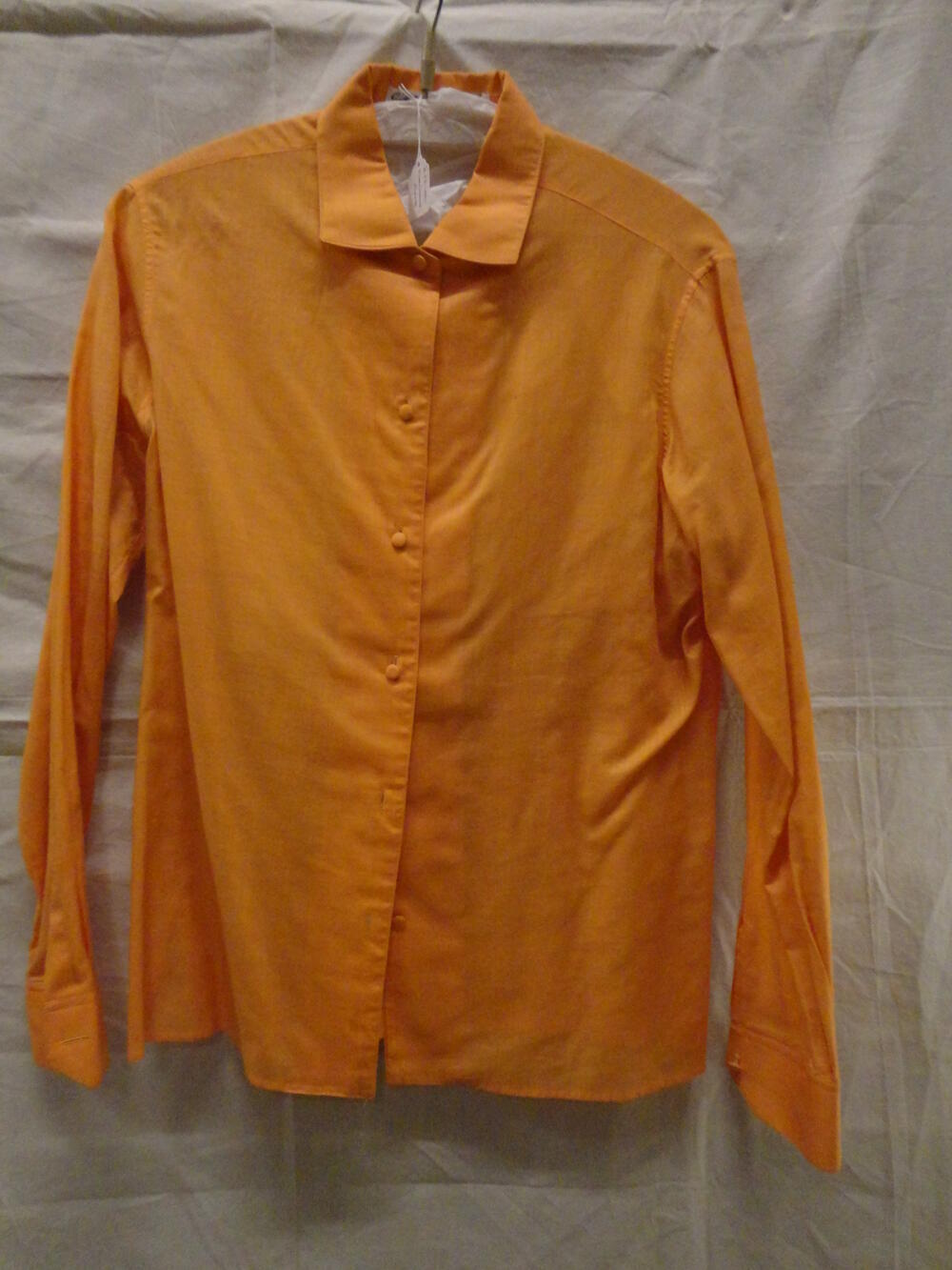 Overhemdblouse van oranje katoen, hooggesloten met liggend kraagje