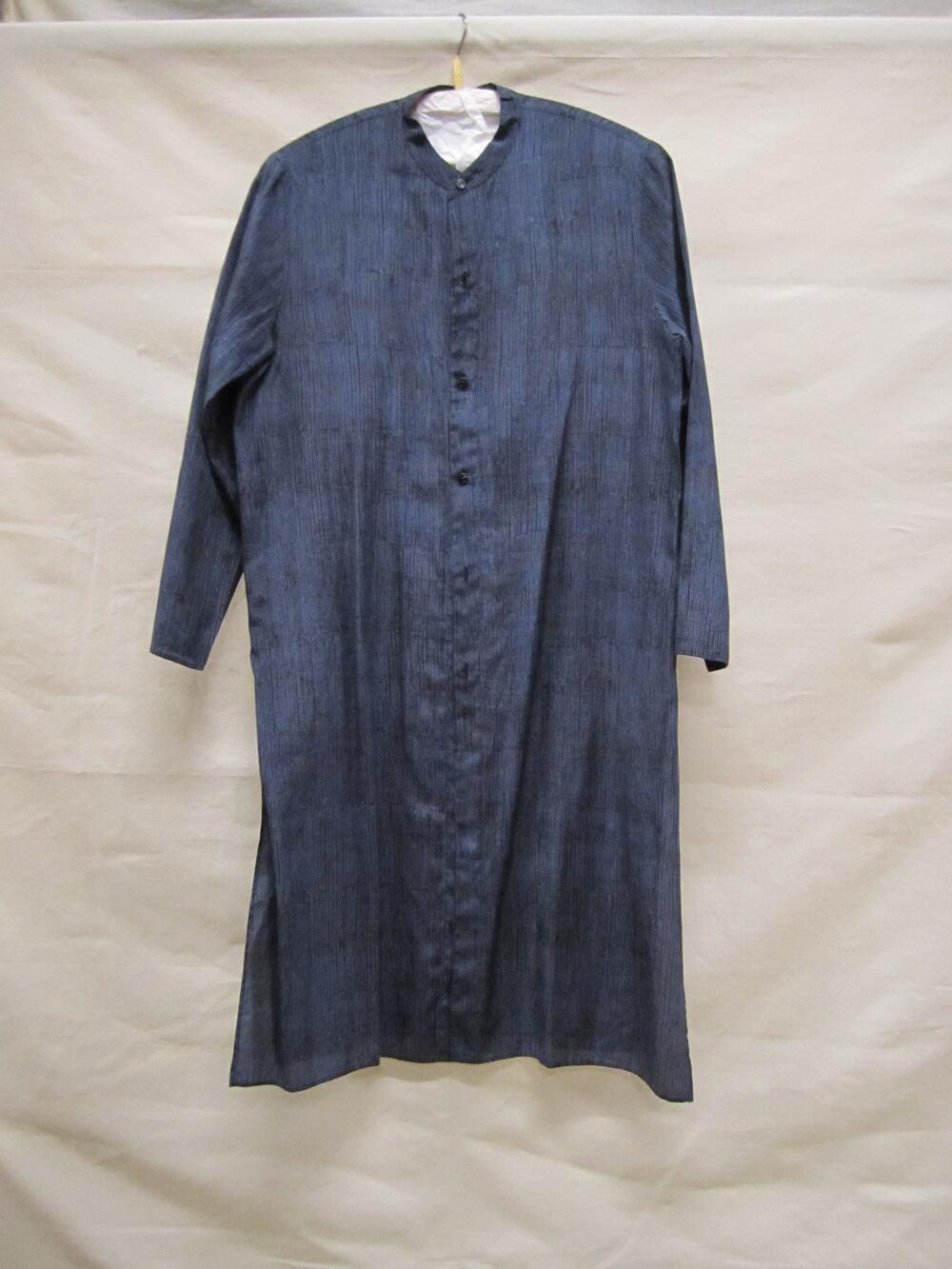 Blouse van zijde/katoen, geverfd in screenprint met verticale lijnen in blauw