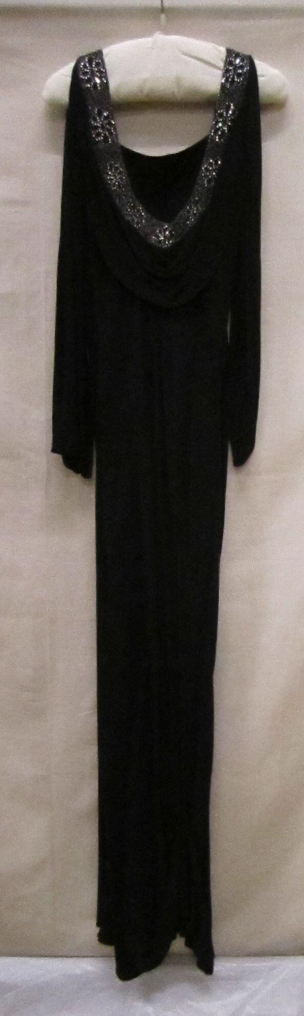 Avondjapon van zwarte crepe marocain, lange mouwen