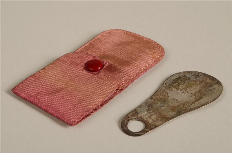 Schoenlepeltje in (reis)etui