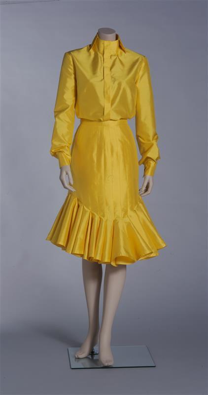 Damesensemble bestaande uit blouse met rok uit de collectie "The definition of Oscar Suleyman"