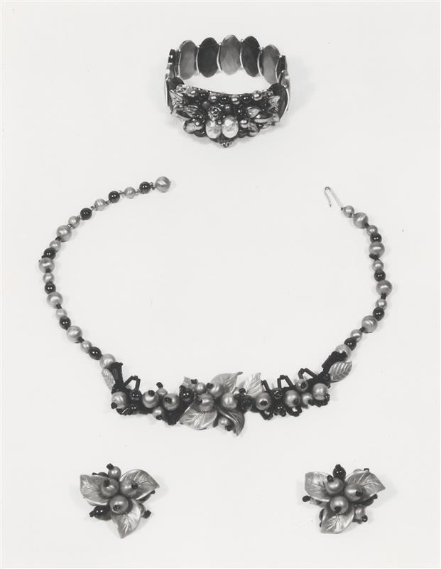 Halsketting, oorbellen en armband