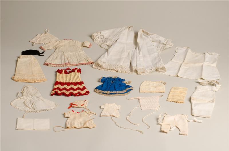 18 stuks diverse poppenkleding
