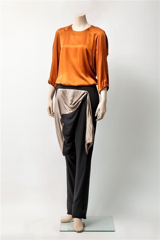 Damesensemble bestaande uit blouse en broek