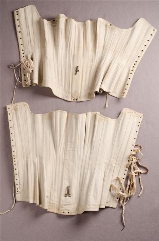 Twee corsetten