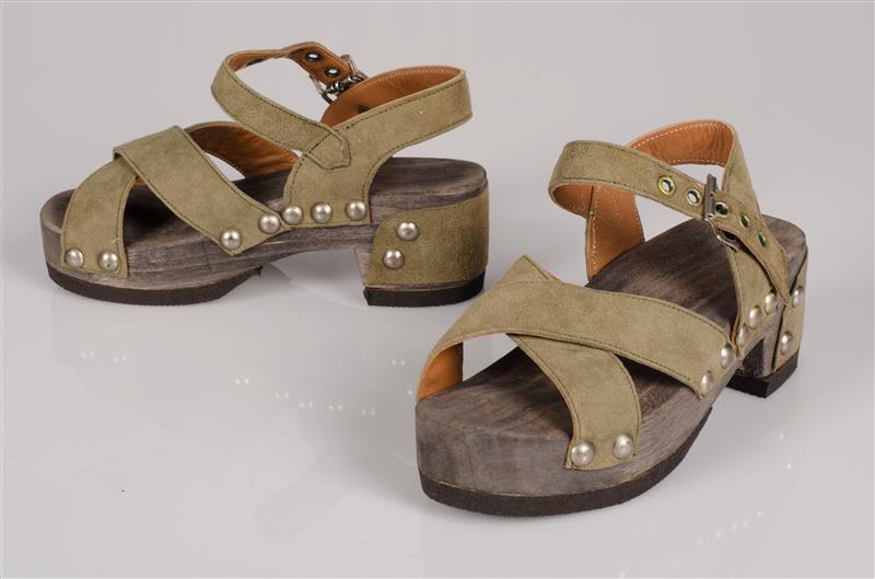 Paar kinderklompschoenen