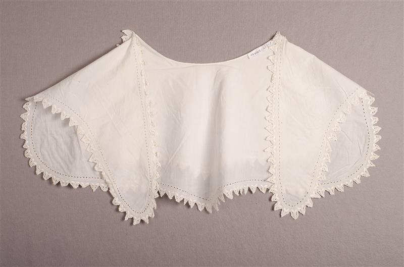 Pelerine of fichu