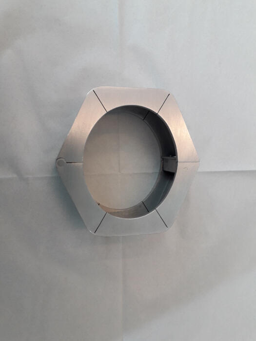 Zeshoekige armband van aluminium met een magnetische sluiting