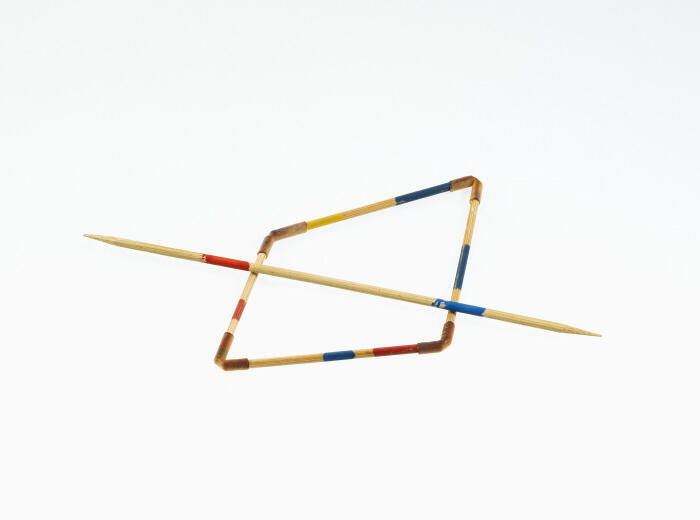 Broche in ruitvorm van mikado-stokje