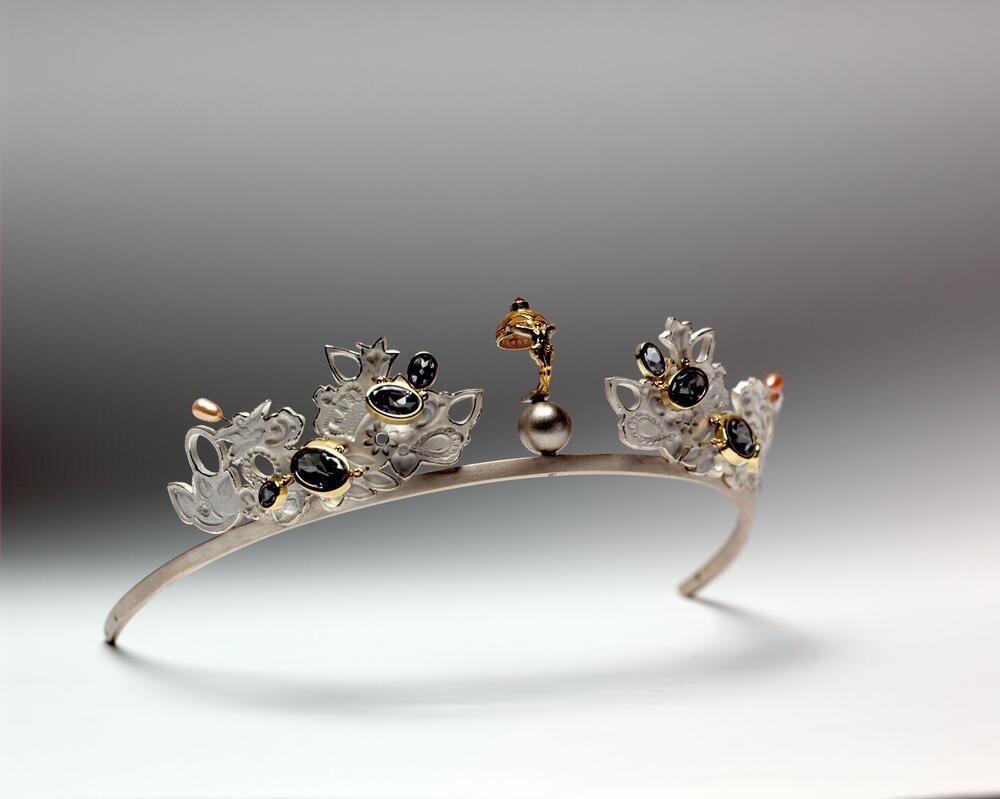Thuis tiara