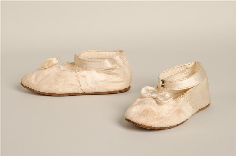 Paar poppenschoenen