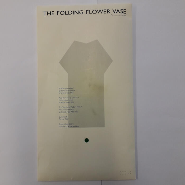 The folding flower vase