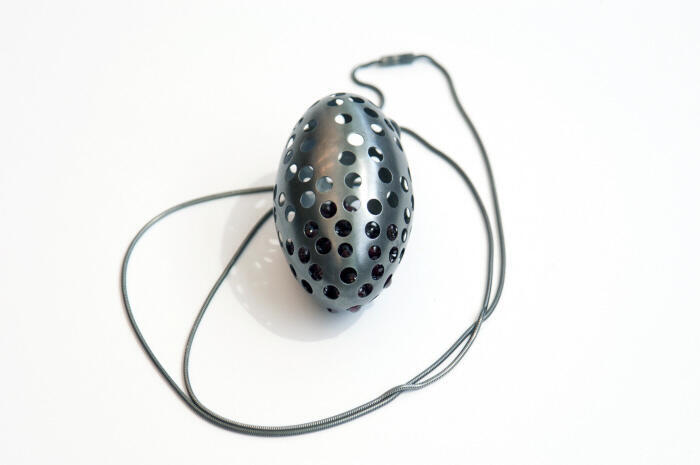 Ketting en ei-vormig hanger