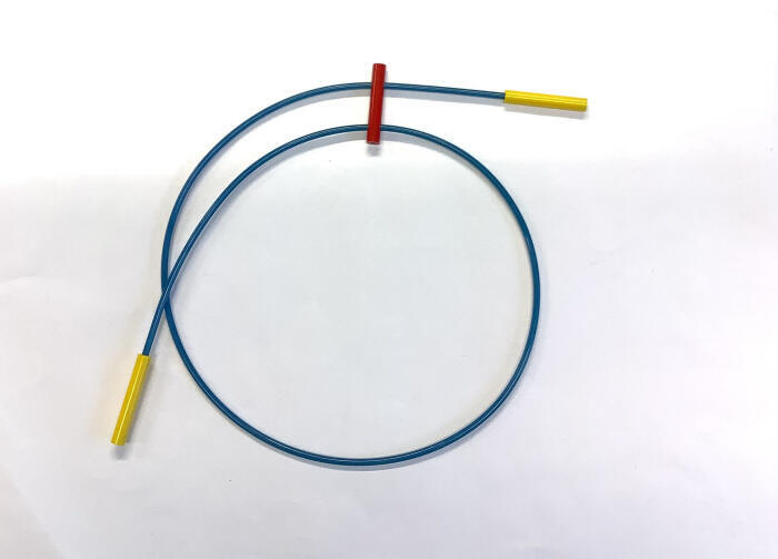 Halssieraad van gebogen plastic draad