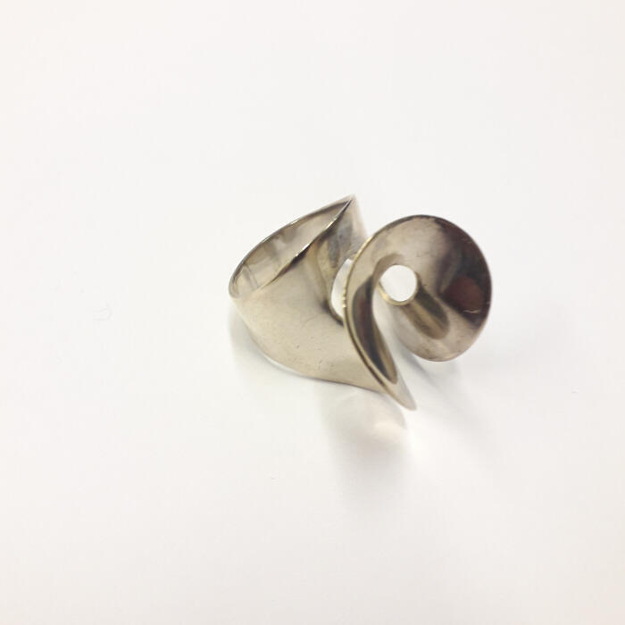 Ring met ronde vormen