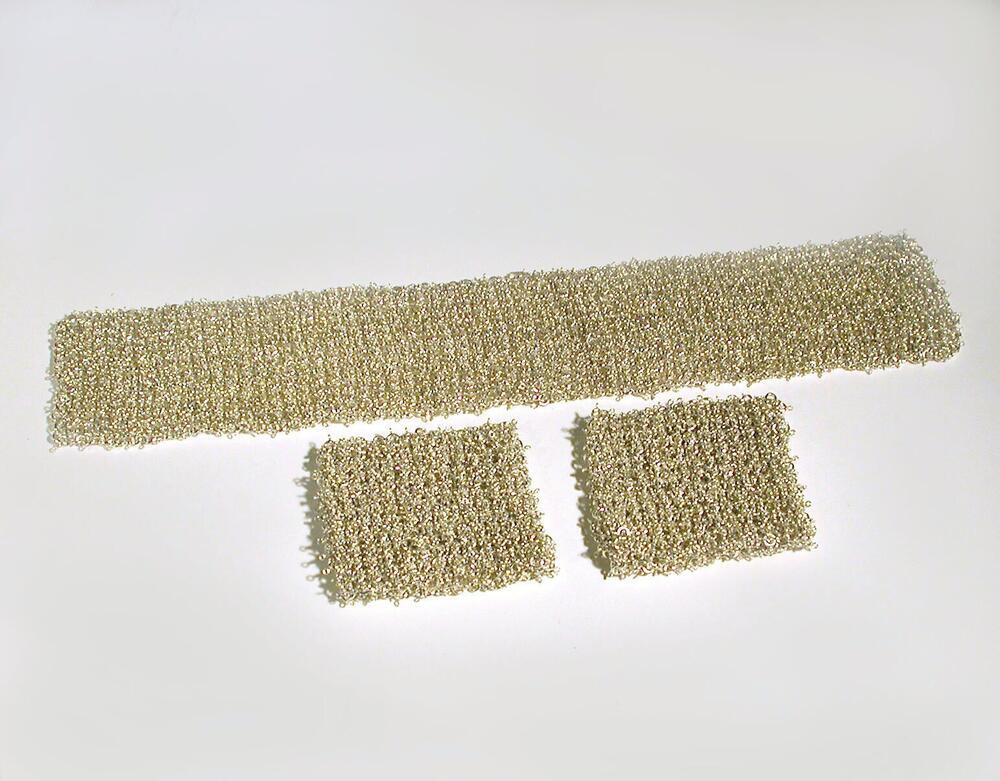Sjaal met twee armbanden van slotjes